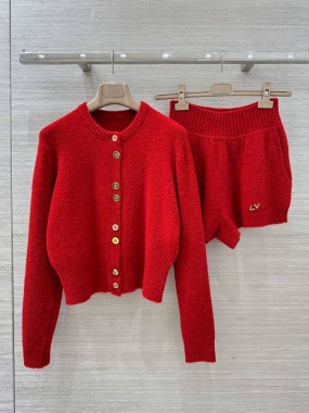 Костюм женский