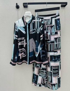 Костюм женский