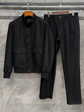 Костюм мужской