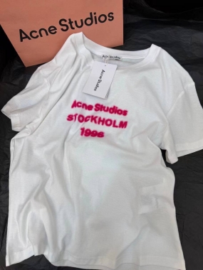 Футболка женская  Acne