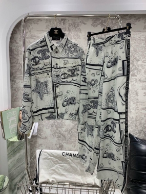 Костюм женский