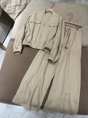 Костюм женский