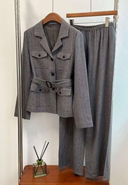 Костюм женский