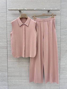 Костюм женский