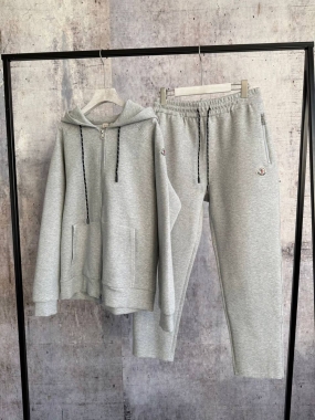  Костюм спортивный