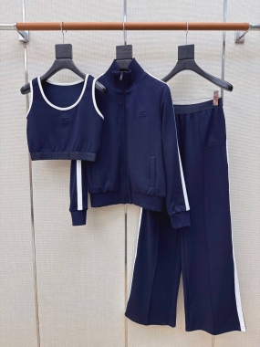 Костюм спортивный