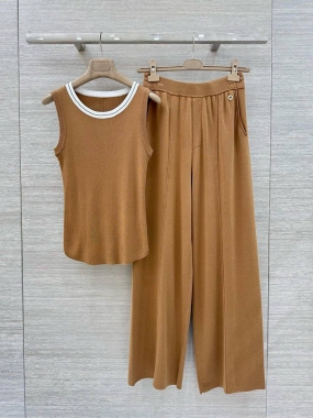 Костюм женский