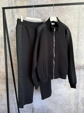 Костюм спортивный