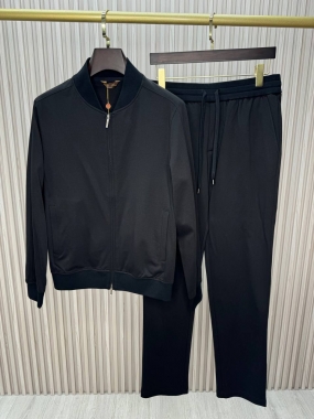 Костюм спортивный