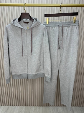 Костюм спортивный