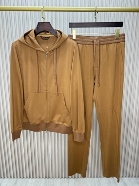 Костюм спортивный