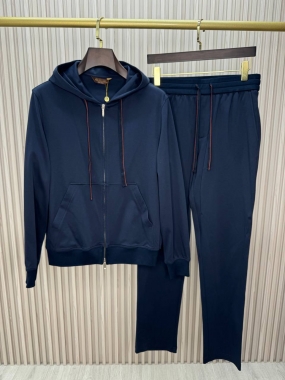 Костюм спортивный