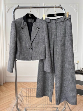 Костюм женский