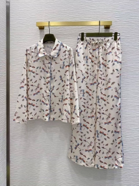 Костюм женский