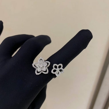 Двойное кольцо с бриллиантами Graff Wild Flower Double Diamond Ring