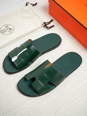 Шлепанцы Hermes из натуральной кожи крокодила