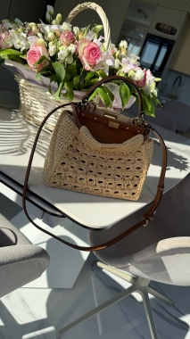 Сумка женская Fendi Peekaboo с эффектом рафии с ажурным плетением в технике кроше
