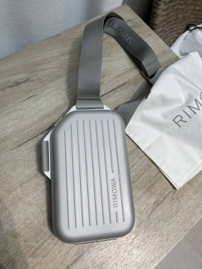 Сумка-слинг Rimowa