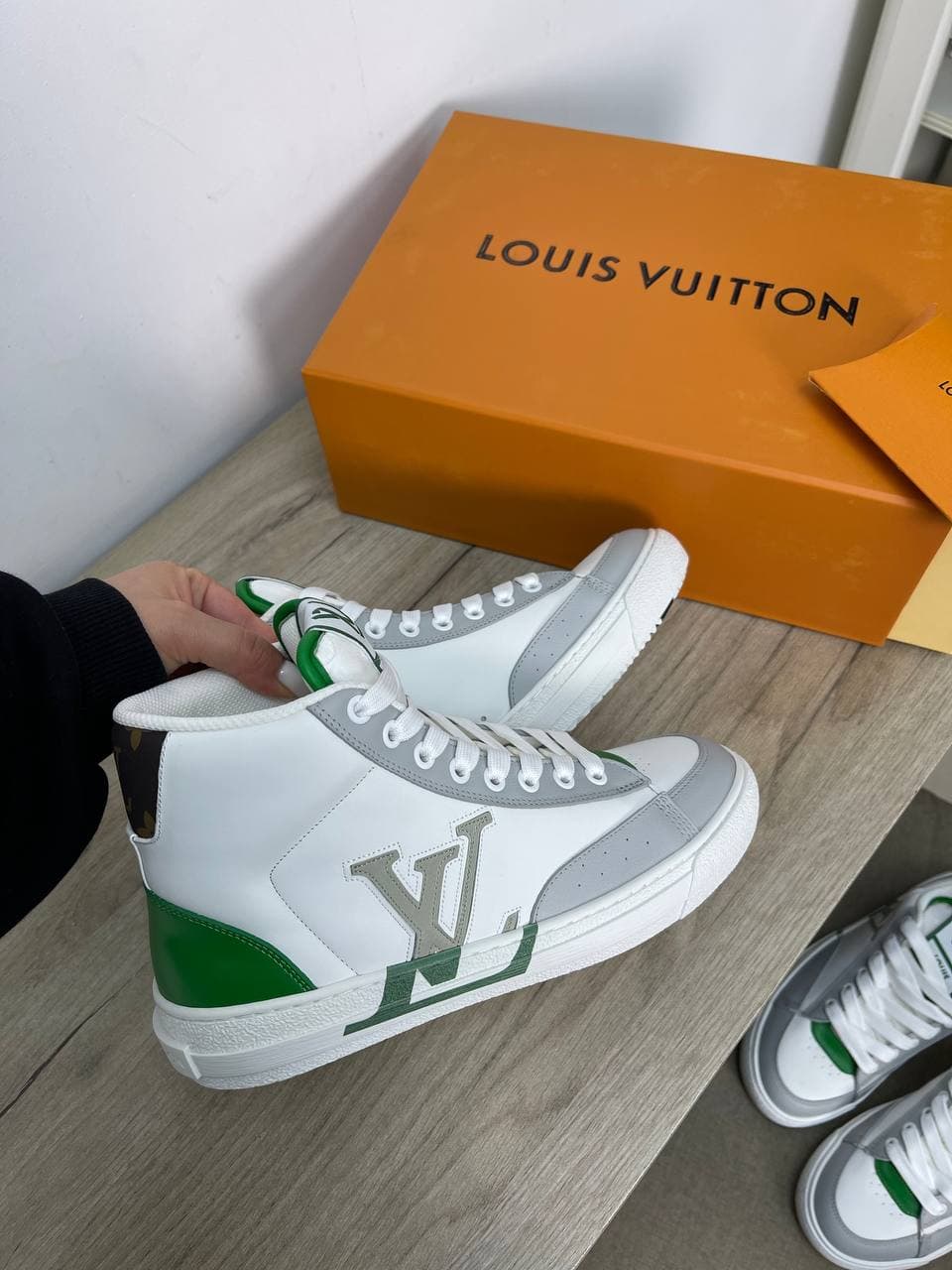 Sneakers москва. Кеды lv. Кеды Луи мужские скейт Дубаи. Какая коробка от каких кроссовок lv.