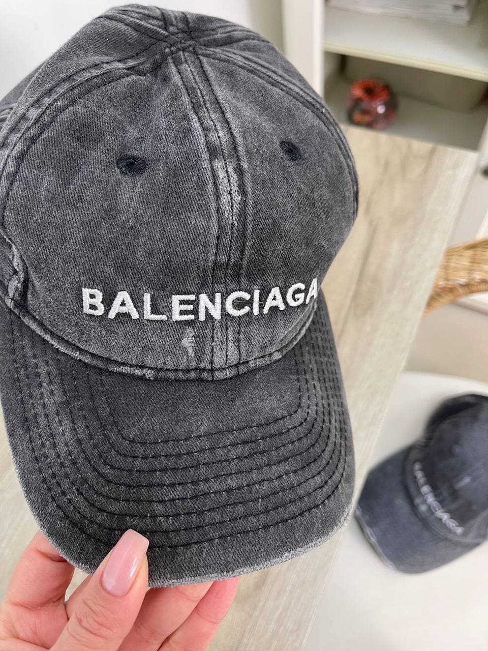 Кепка баленсиага оригинал. Кепка Balenciaga FBI. Кепка Balenciaga Simpson. Кепка гэп Баленсиага. Кепка Баленсиага Rimmestein.