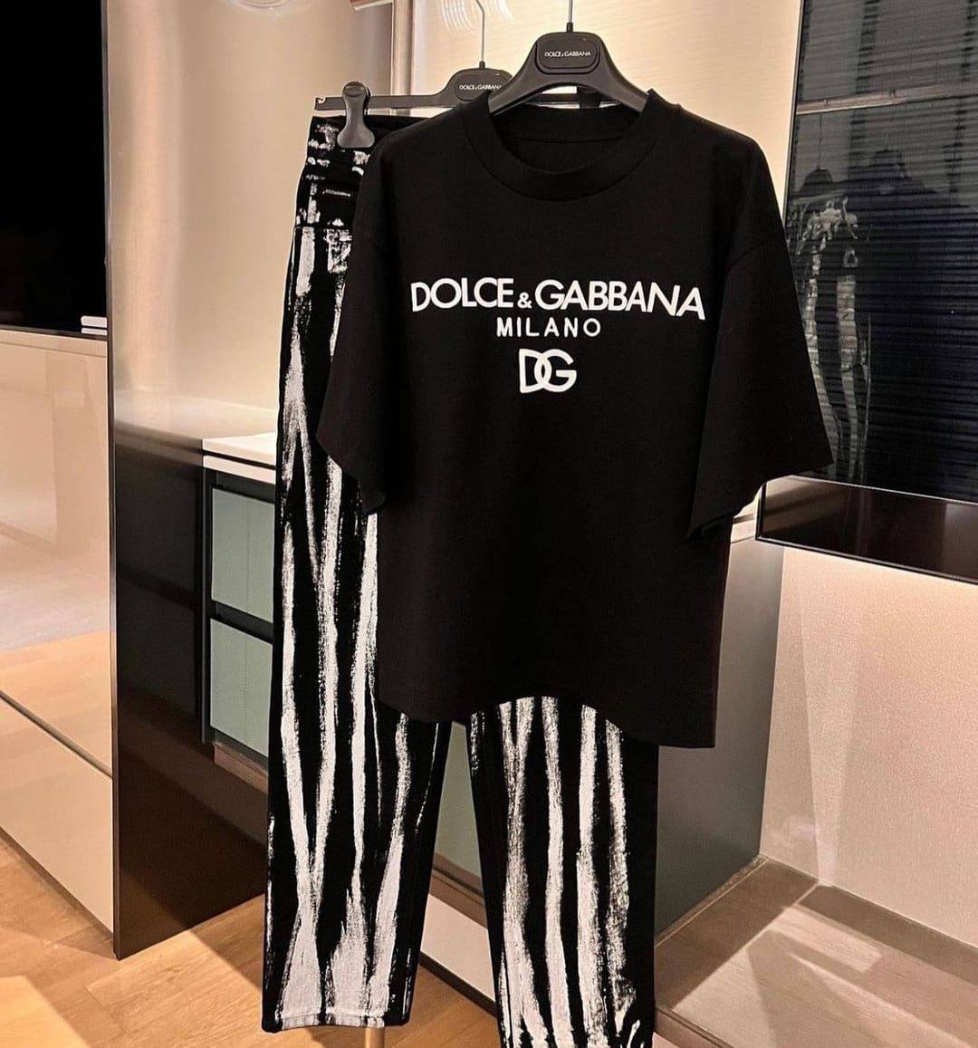 Трикотажная футболка с флокированным логотипом Dolce & Gabbana Артикул PL-25657. Вид 2