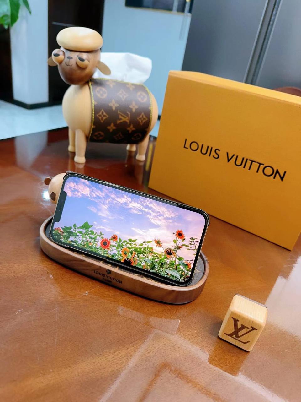 Салфетница с подставкой для телефона  Louis Vuitton Артикул PL-26092. Вид 2