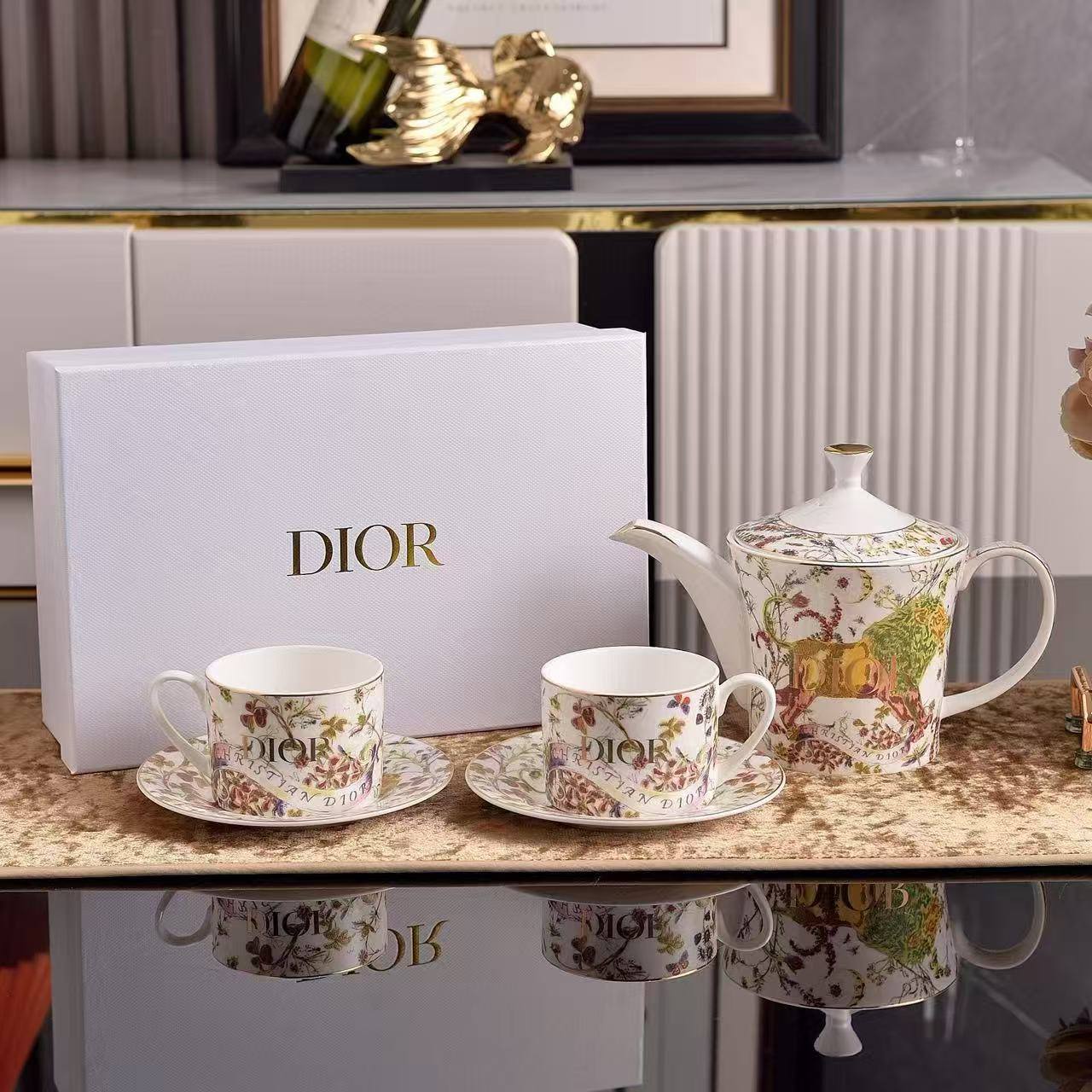 Чайный сервиз Christian Dior Артикул PL-69375. Вид 1 Чайный сервиз Christian Dior Артикул PL-69375. Вид 1