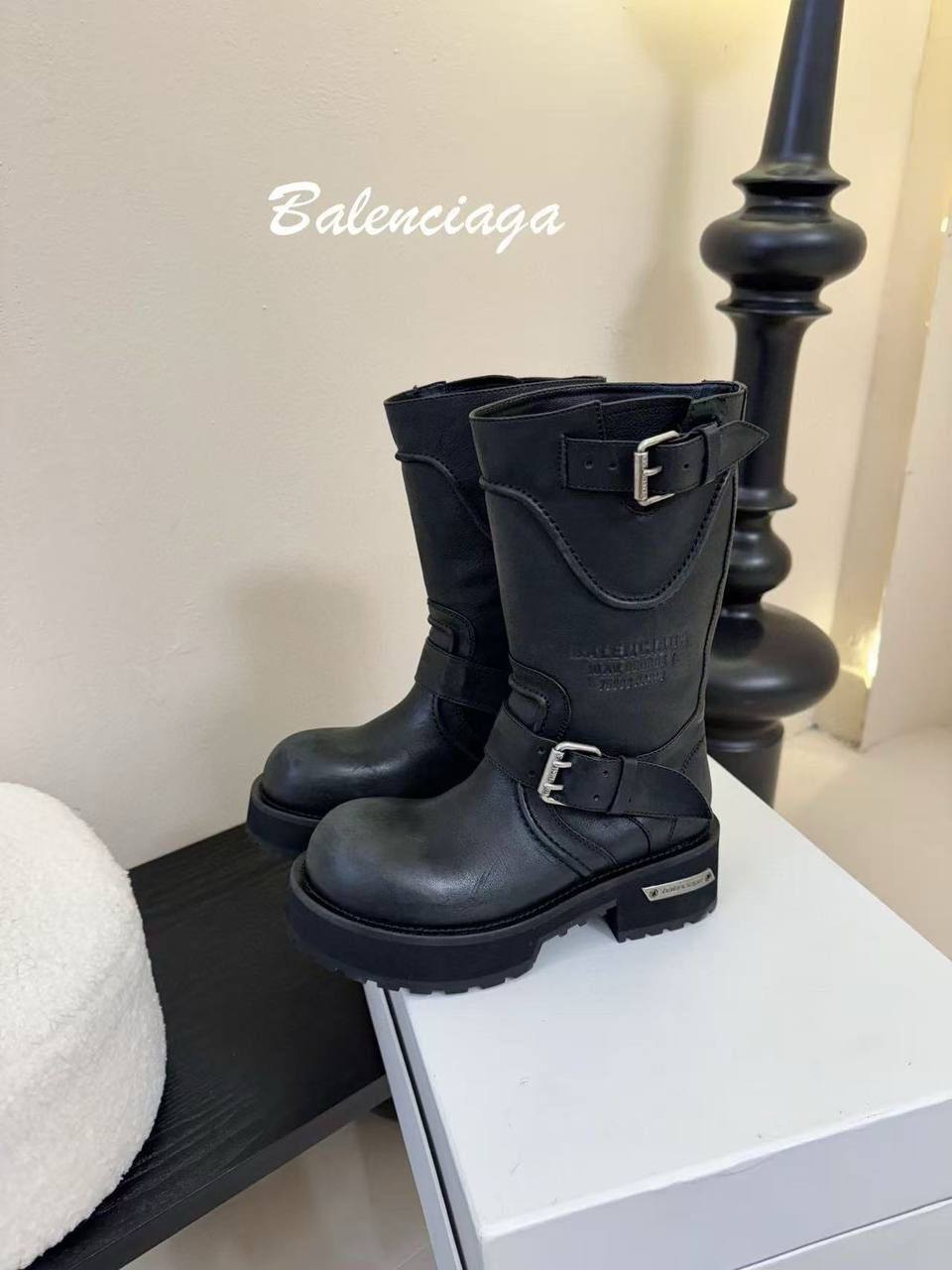 Ботинки  Balenciaga Артикул PL-69378. Вид 1 Ботинки  Balenciaga Артикул PL-69378. Вид 1