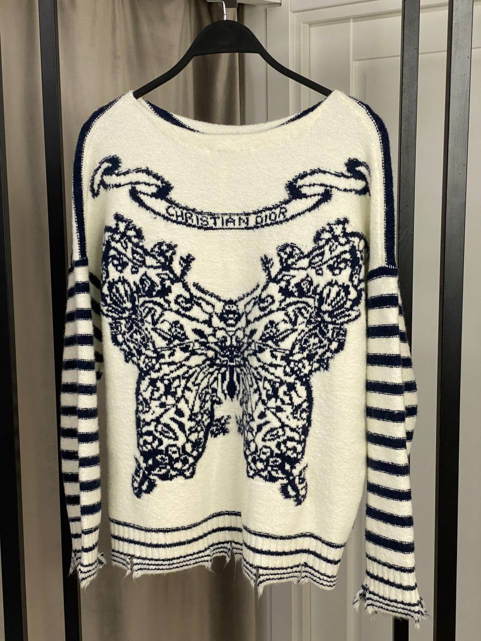 Свитер  Christian Dior Артикул PL-69390. Вид 1 Свитер  Christian Dior Артикул PL-69390. Вид 1