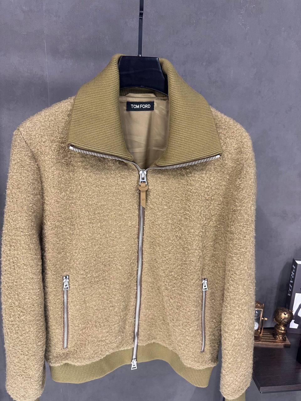 Бомбер Tom Ford Артикул PL-69394. Вид 1 Бомбер Tom Ford Артикул PL-69394. Вид 1