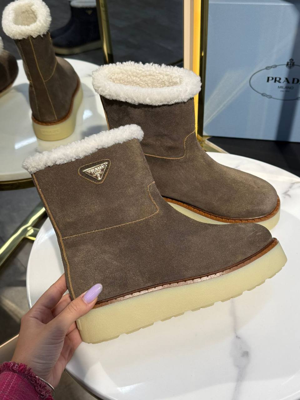 Ботинки Prada Артикул PL-69413. Вид 1 Ботинки Prada Артикул PL-69413. Вид 1
