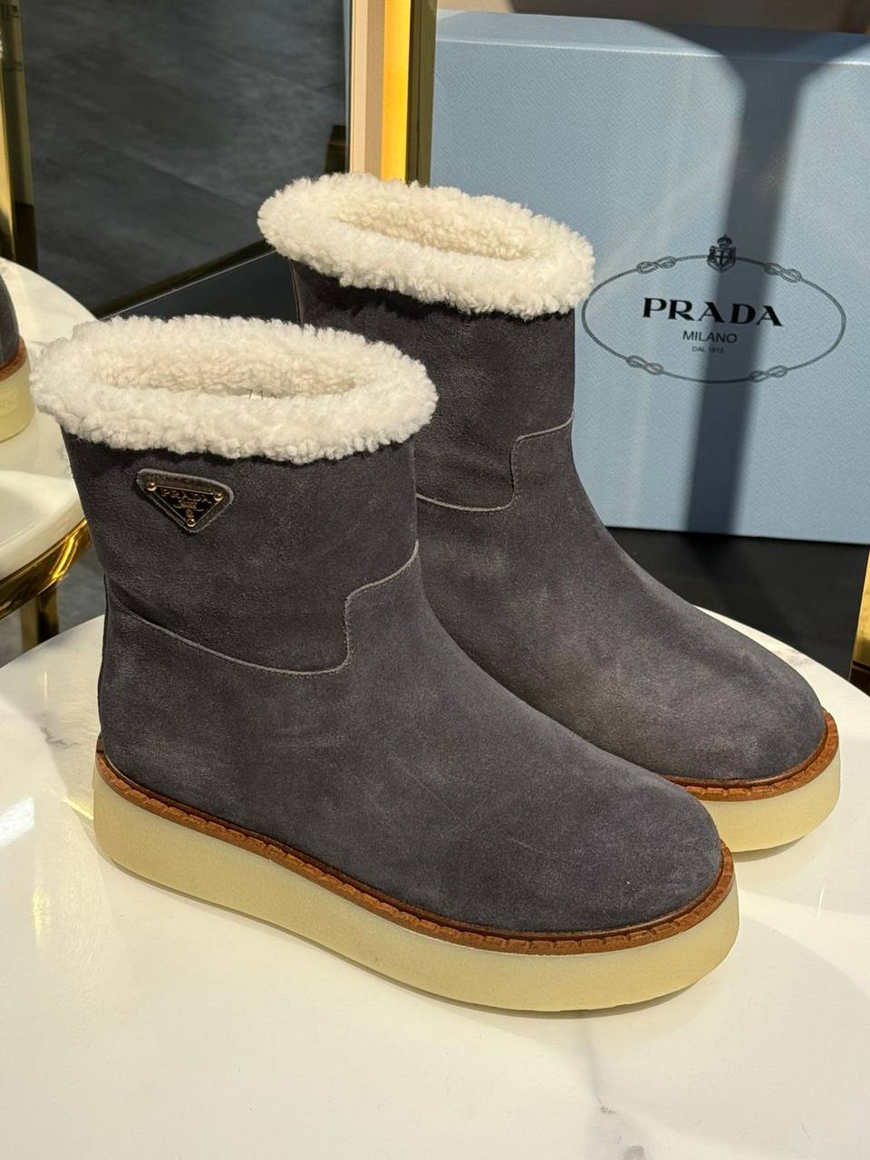 Ботинки Prada Артикул PL-69412. Вид 1 Ботинки Prada Артикул PL-69412. Вид 1