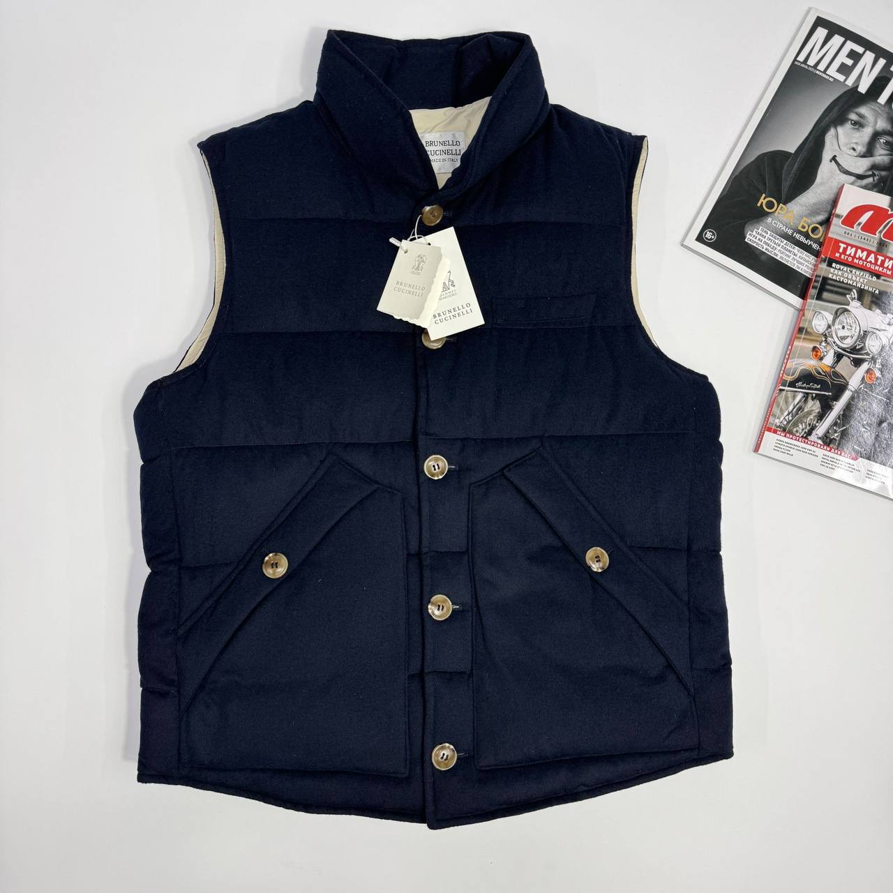 Жилет  Brunello Cucinelli Артикул PL-69439. Вид 1 Жилет  Brunello Cucinelli Артикул PL-69439. Вид 1