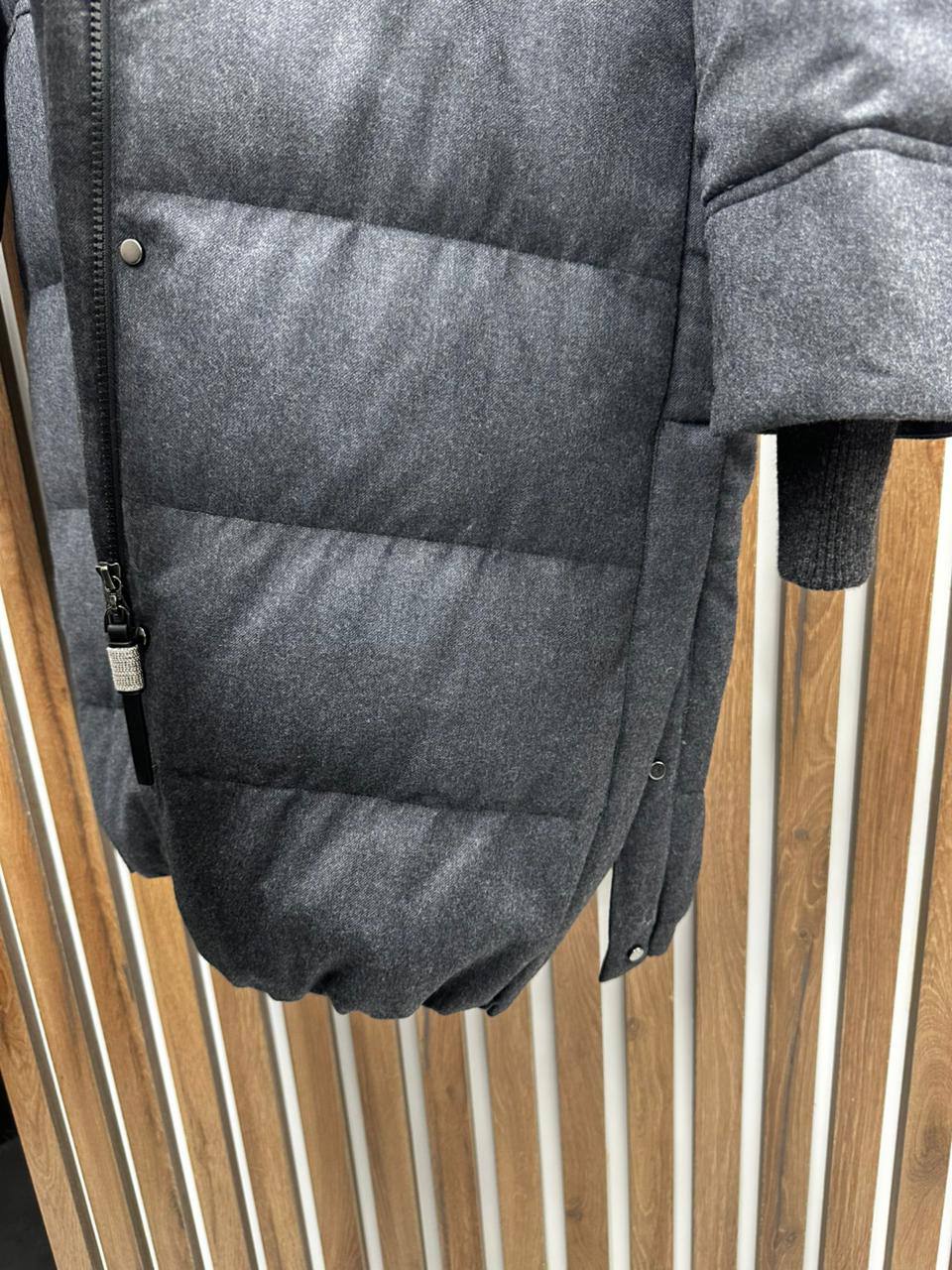 Пуховик  Brunello Cucinelli Артикул PL-69493. Вид 7 Пуховик  Brunello Cucinelli Артикул PL-69493. Вид 7