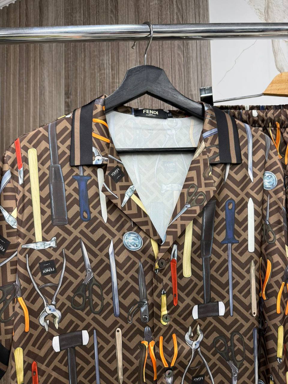 Костюм мужской Fendi Артикул PL-69450. Вид 2 Костюм мужской Fendi Артикул PL-69450. Вид 2