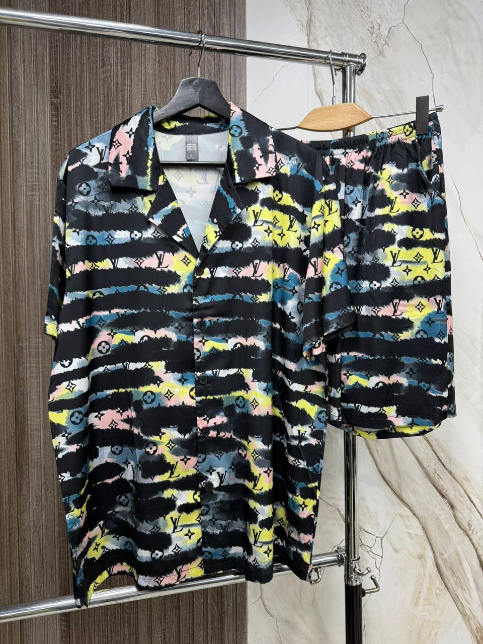 Костюм мужской Louis Vuitton Артикул PL-69451. Вид 1 Костюм мужской Louis Vuitton Артикул PL-69451. Вид 1