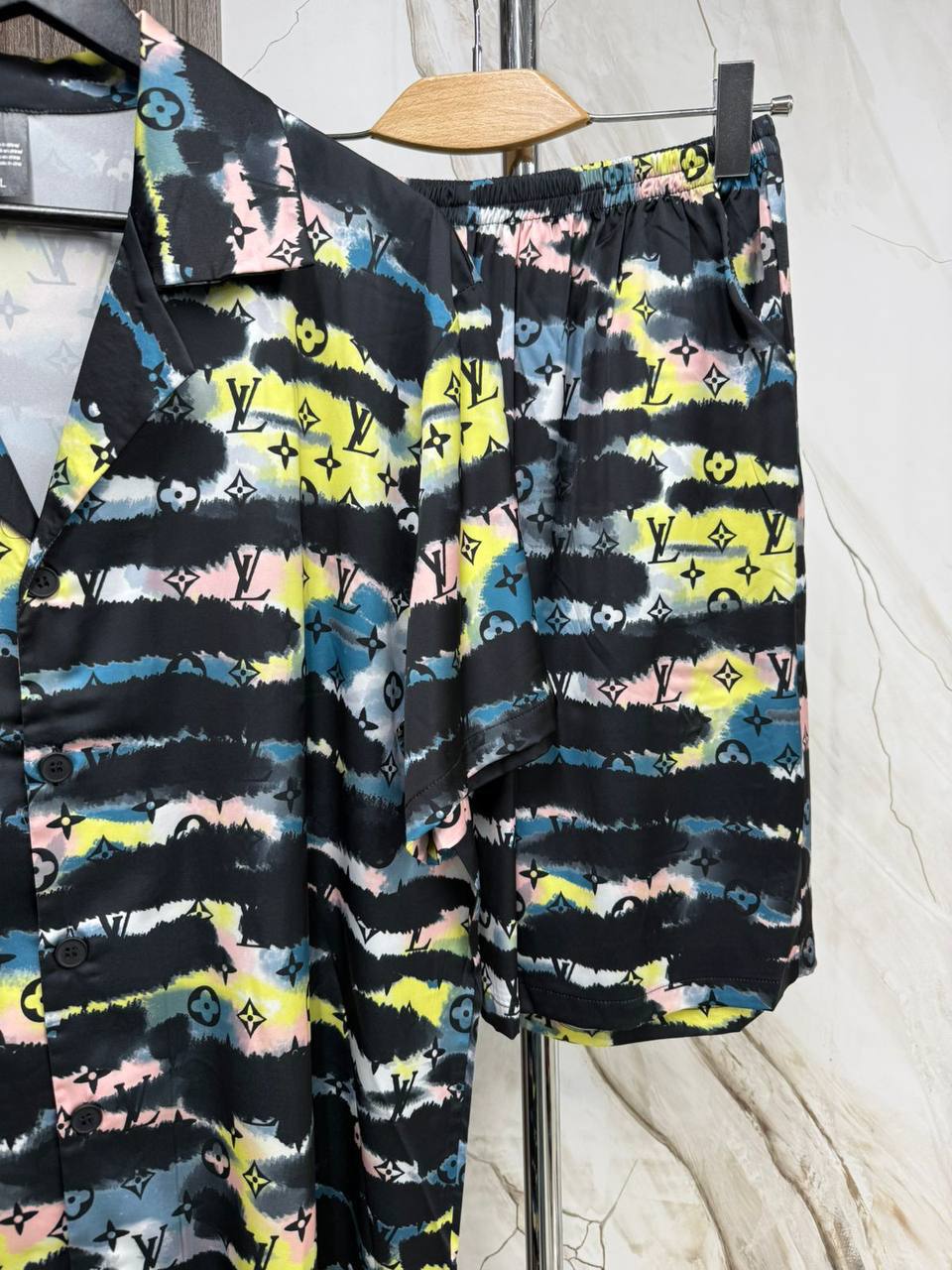 Костюм мужской Louis Vuitton Артикул PL-69451. Вид 2 Костюм мужской Louis Vuitton Артикул PL-69451. Вид 2