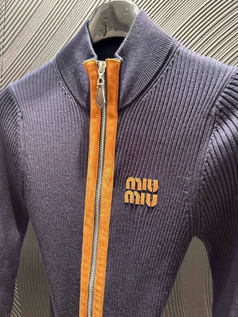 Кофта  Miu Miu Артикул PL-69556. Вид 2 Кофта  Miu Miu Артикул PL-69556. Вид 2