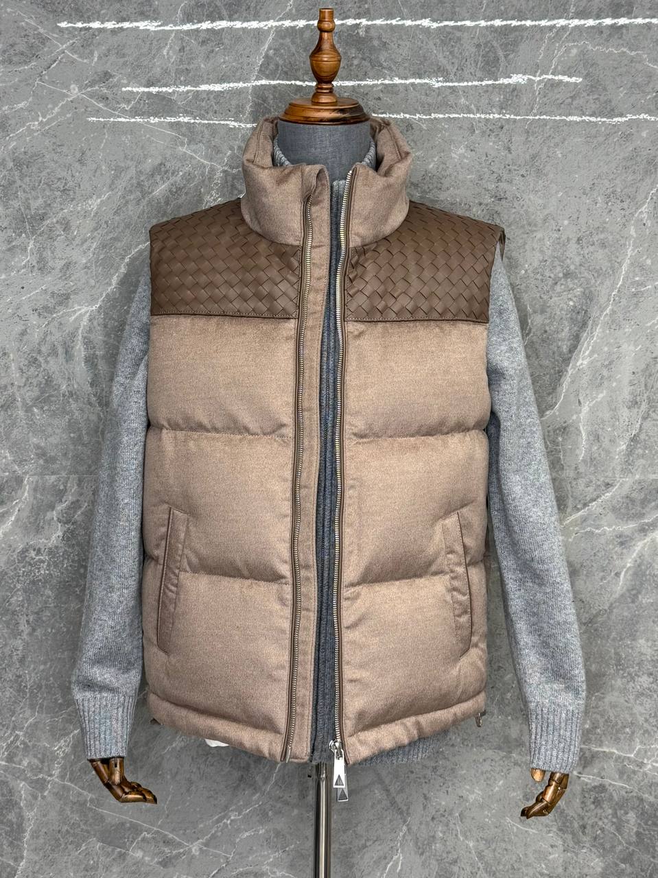 Жилет Bottega Veneta Артикул PL-69560. Вид 1 Жилет Bottega Veneta Артикул PL-69560. Вид 1