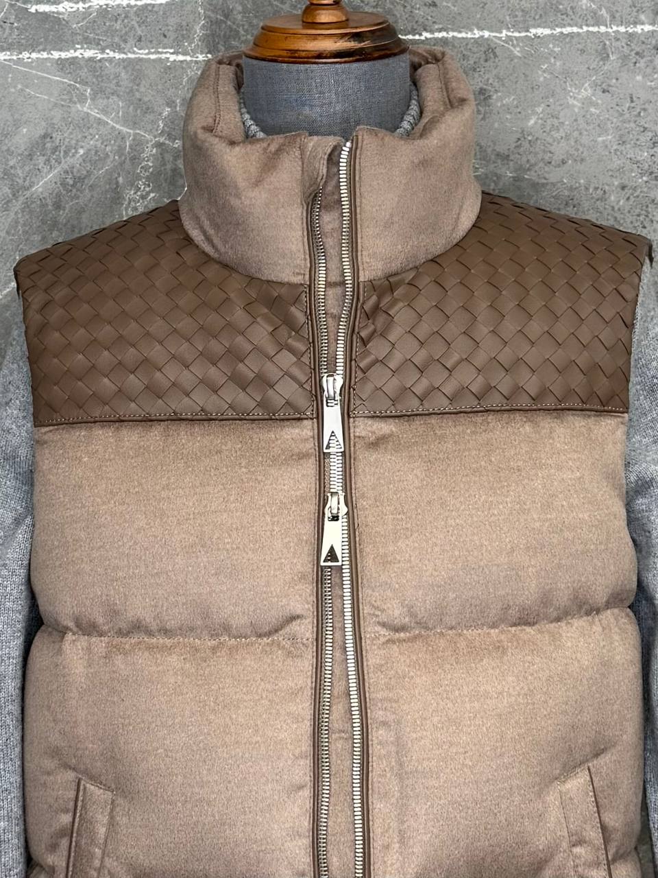 Жилет Bottega Veneta Артикул PL-69560. Вид 4 Жилет Bottega Veneta Артикул PL-69560. Вид 4