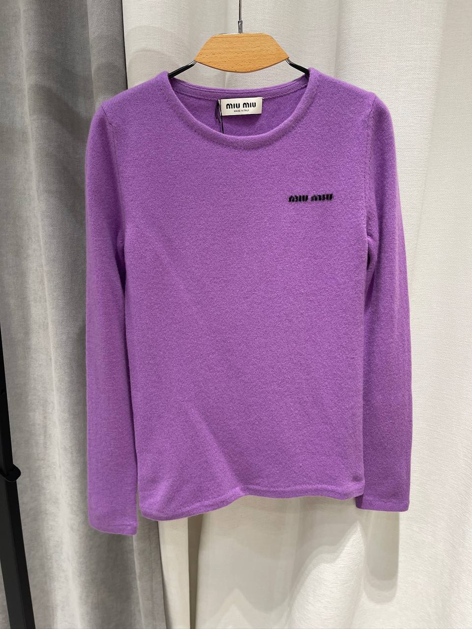 Свитер  Miu Miu Артикул PL-69566. Вид 1 Свитер  Miu Miu Артикул PL-69566. Вид 1