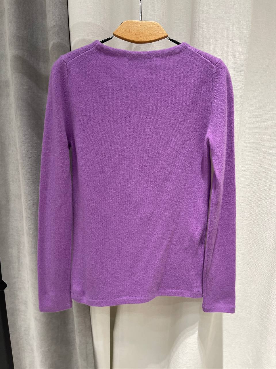 Свитер  Miu Miu Артикул PL-69566. Вид 2 Свитер  Miu Miu Артикул PL-69566. Вид 2