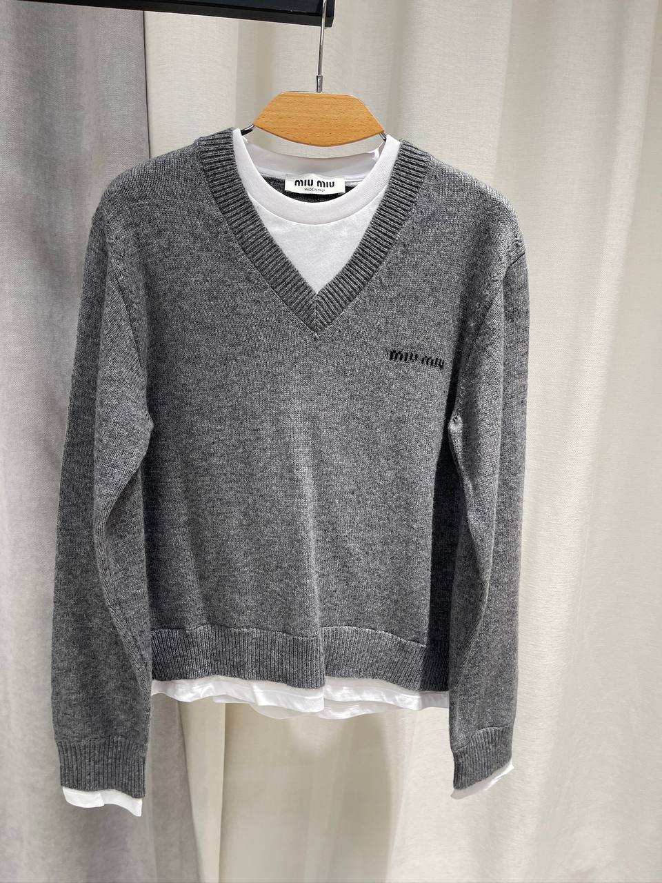 Джемпер Miu Miu Артикул PL-69567. Вид 1 Джемпер Miu Miu Артикул PL-69567. Вид 1