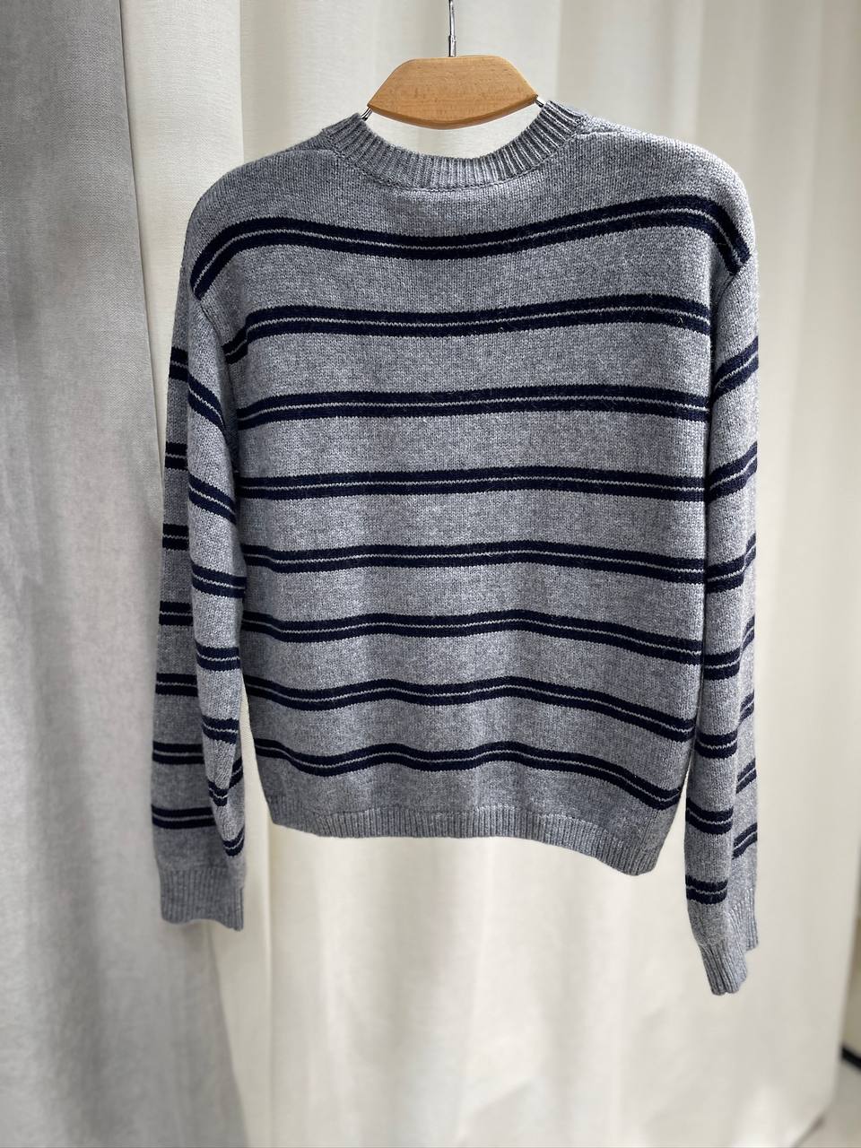 Кофта Miu Miu Артикул PL-69568. Вид 2 Кофта Miu Miu Артикул PL-69568. Вид 2