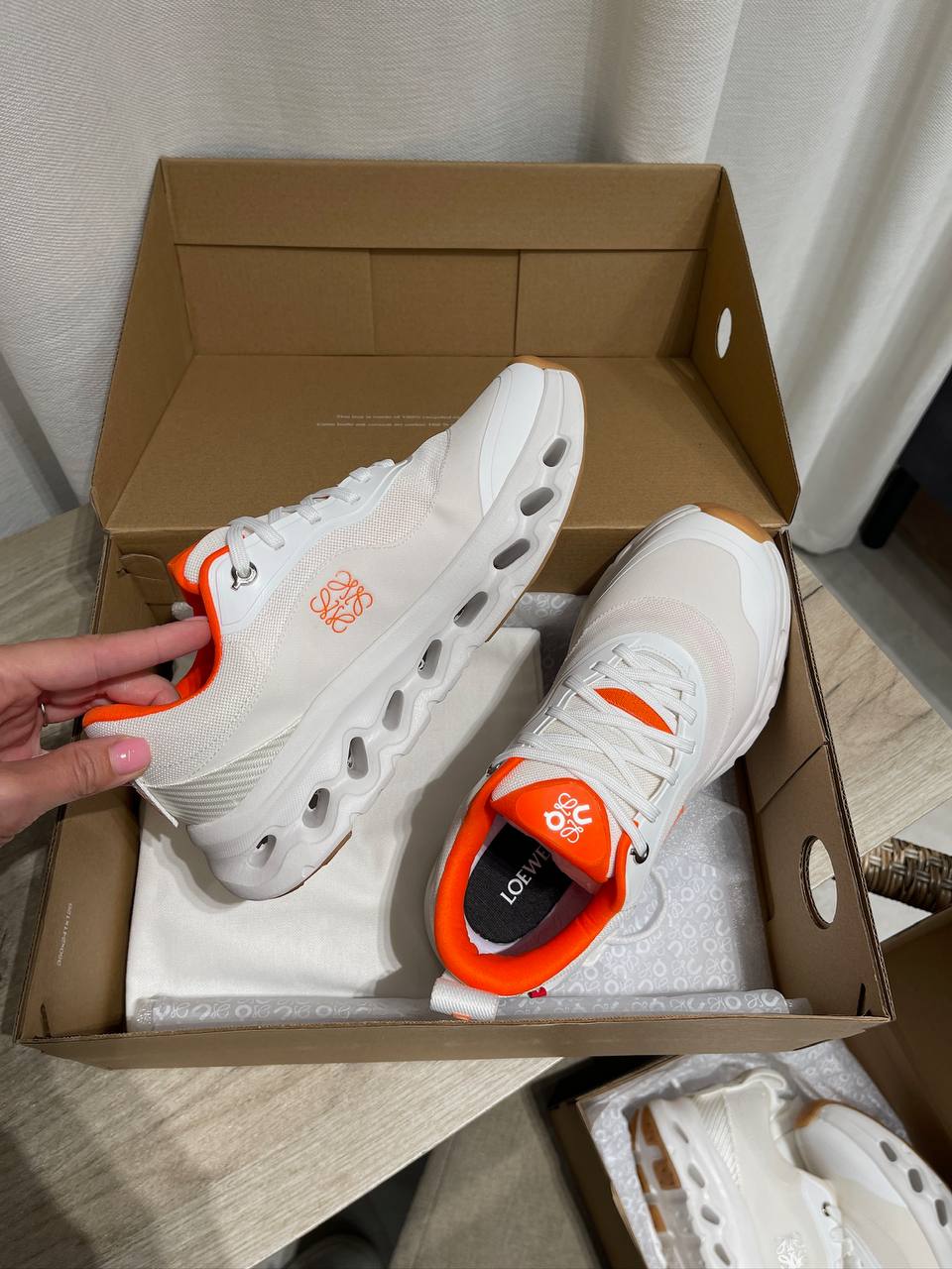 Кроссовки Loewe Артикул PL-69582. Вид 2 Кроссовки Loewe Артикул PL-69582. Вид 2