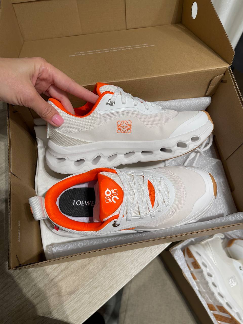 Кроссовки Loewe Артикул PL-69582. Вид 3 Кроссовки Loewe Артикул PL-69582. Вид 3